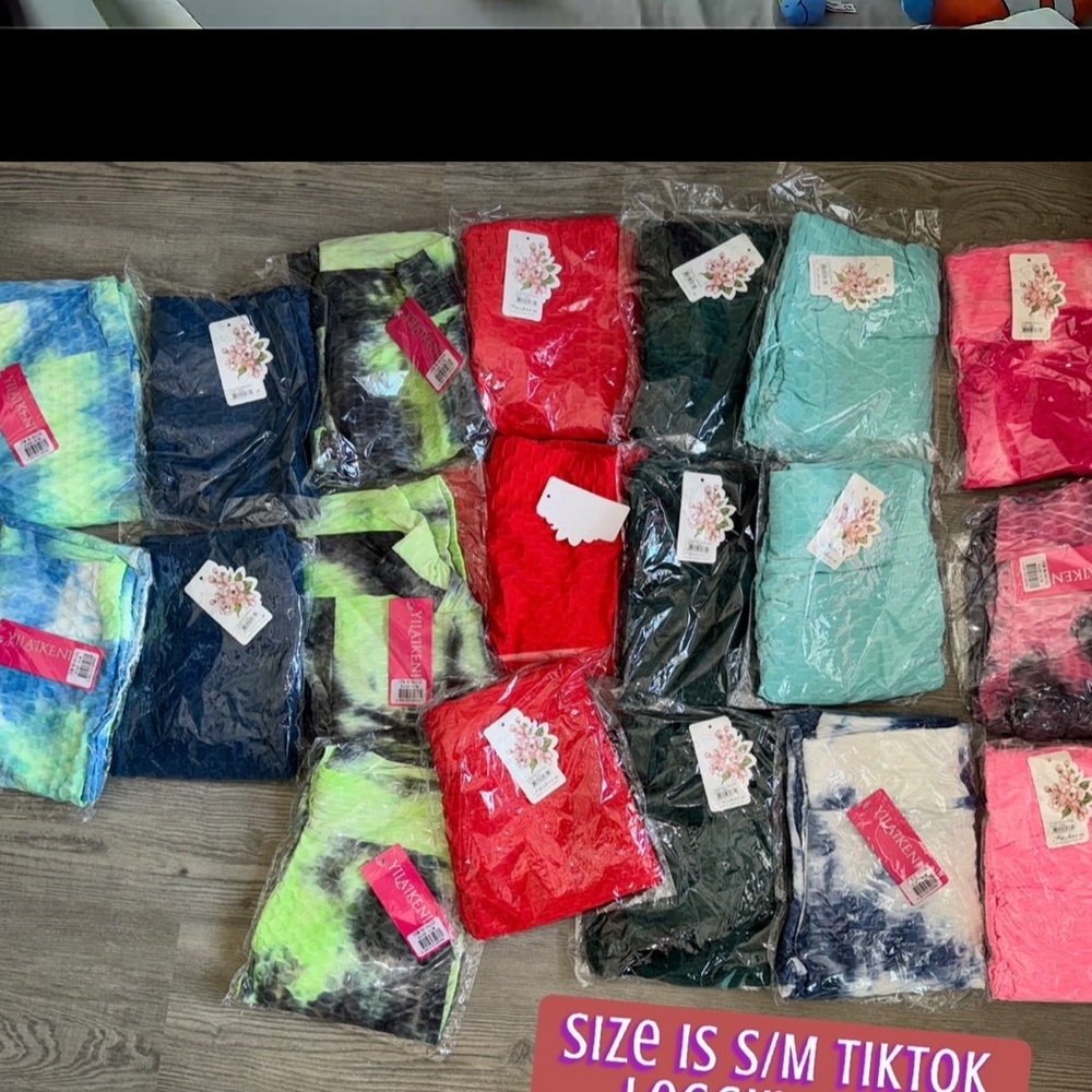 Tik tok leggings. Sizes are s/m or l/xl all colors listed are available.